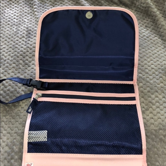 Vineyard Vines Toiletry Case - Picture 2 of 5